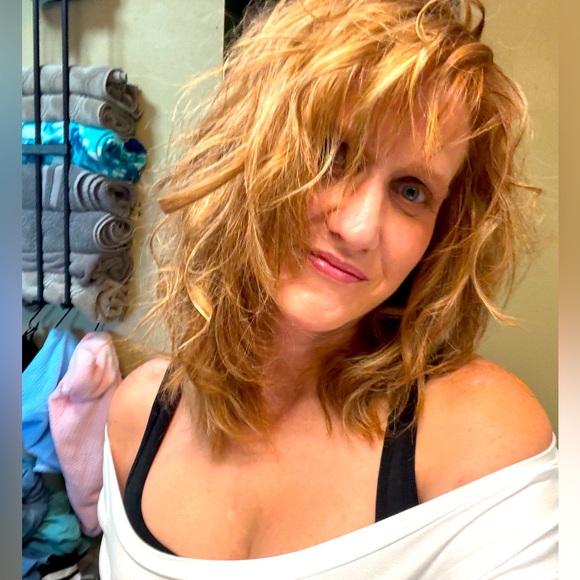 Hey! I am Laura ๐ If something catches your eye, make me an offer!!! ๐ - Picture 2 of 4